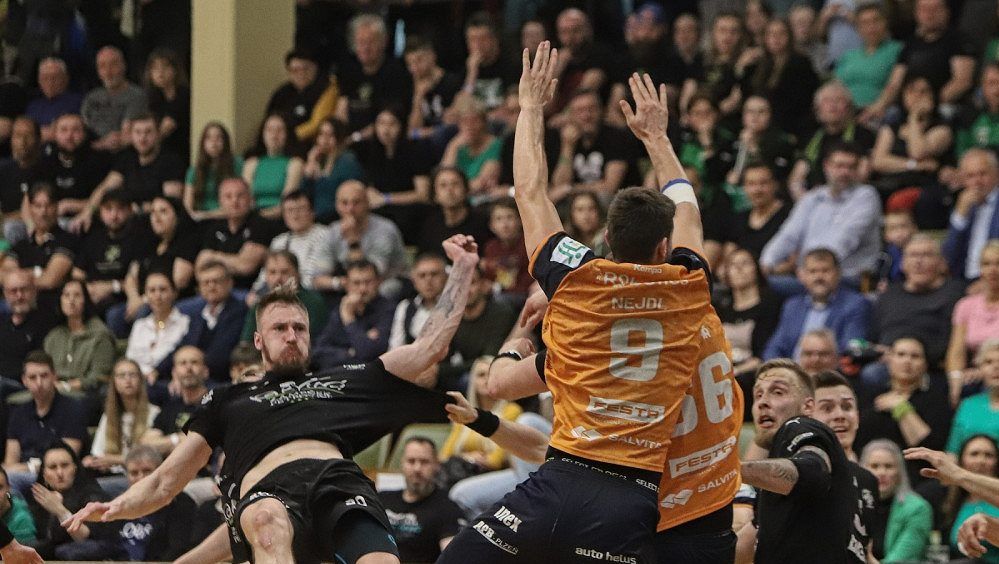 Cílená likvidace nejlepšího hráče, čílí se kouč. Sám dříve vyhrožoval, reaguje Plzeň